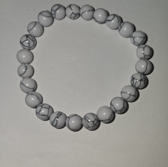 🐰 SALE🐰 8mm Howlite Bracelet - Picture 6 of 8